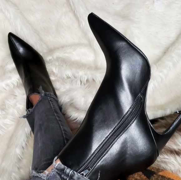 🚨LAST PAIR!//The Astrid// Black ankle bootie - Picture 2 of 7